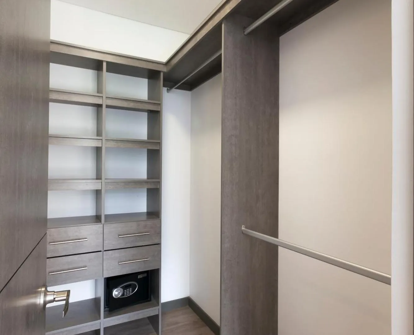 Apartament Class De Suites De Lujo El Poblado. Excelente Ubicacion Medellín