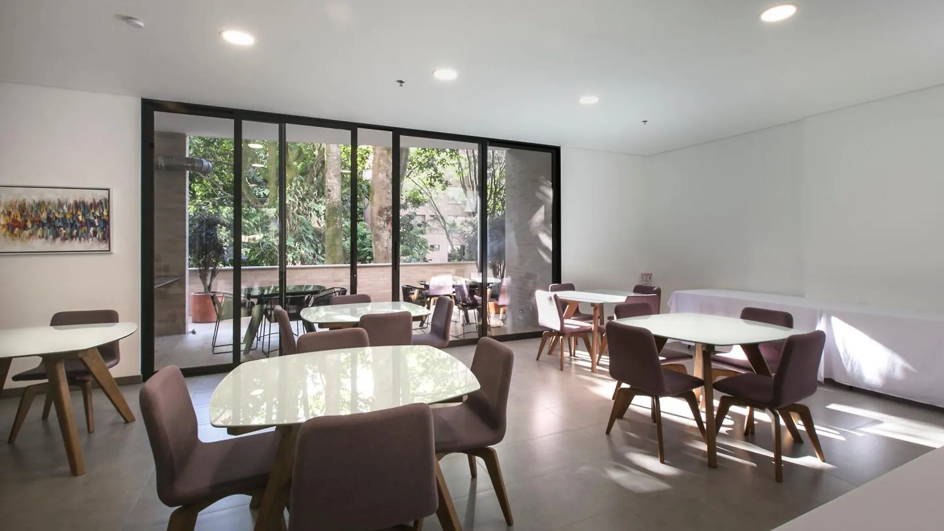 Apartament Class De Suites De Lujo El Poblado. Excelente Ubicacion Medellín
